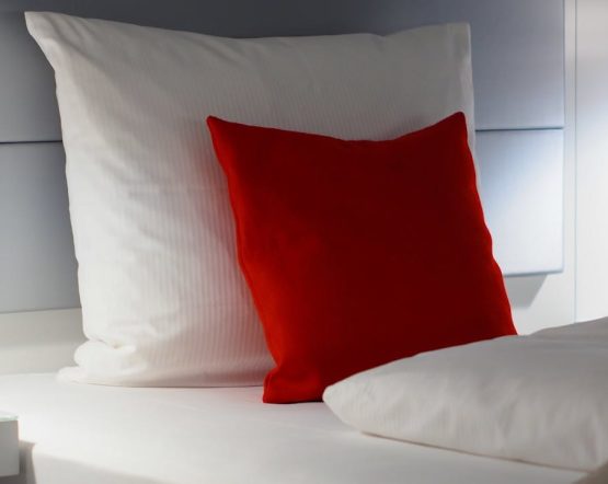 Jakie kryteria i przepisy muszą spełniać pokoje pracownicze dla firm?