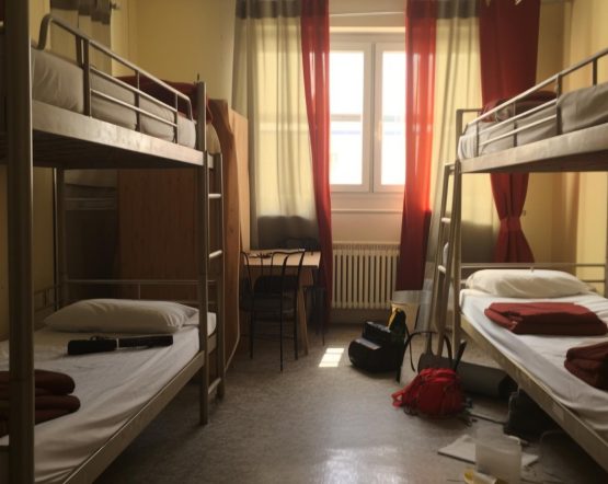 Jak znaleźć sprawdzoną kwaterę pracowniczą i gdzie jej szukać?